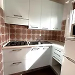 Appartamento Lovely Flat With Pool-beahost